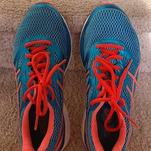 Women's athletic shoes